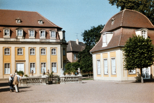 Vorschaubild Bad Lauchstädt, Kursaalgebäude und Badehaus  (Foto von 1990)